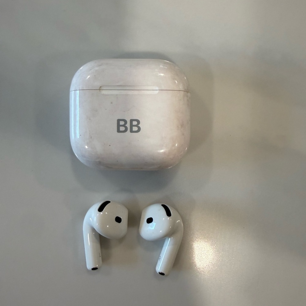 Apple AirPods 4 with active noise cancellation